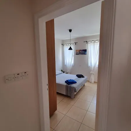 Ancient - Cozy Place Next To The Sea, Marina, Historical Sites, Buses, Mall, And Market Pafos
