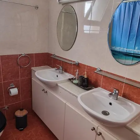 Ancient - Cozy Place Next To The Sea, Marina, Historical Sites, Buses, Mall, And Market Apartament *